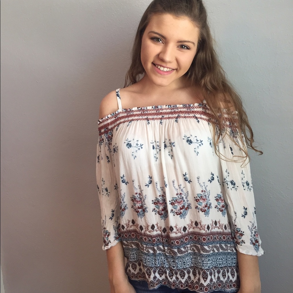 Off-the shoulder top
