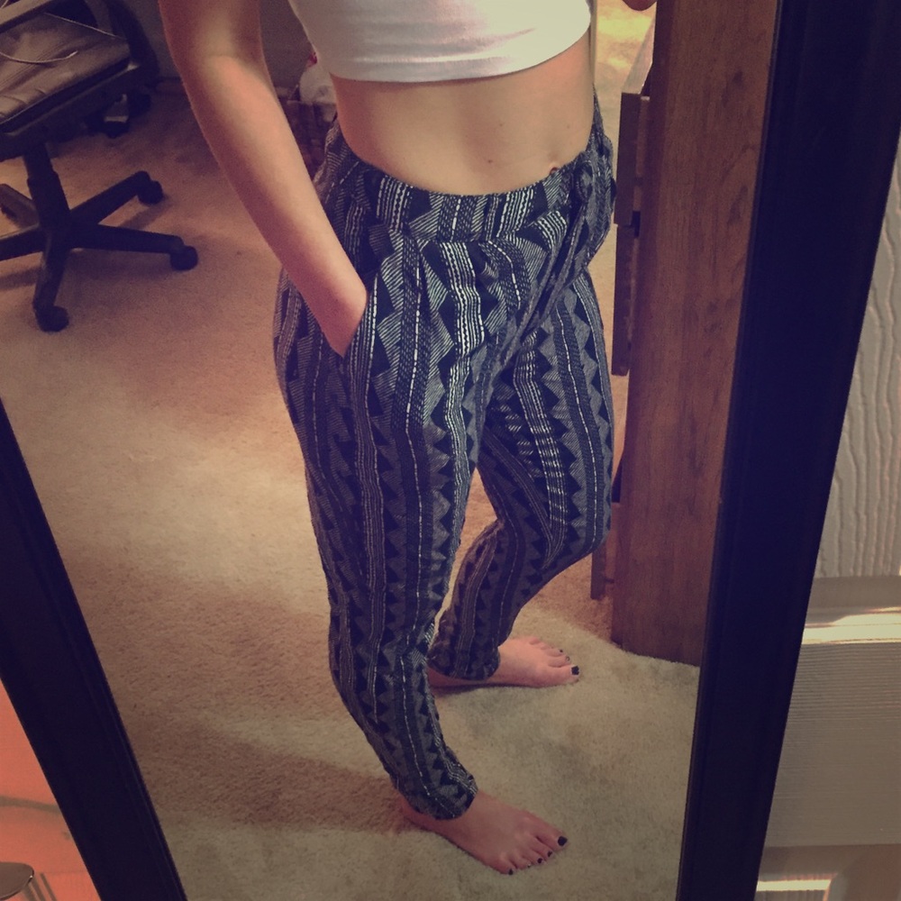 Size medium black and white pattern pants
