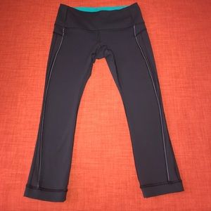 Lululemon cropped navy blue leggings