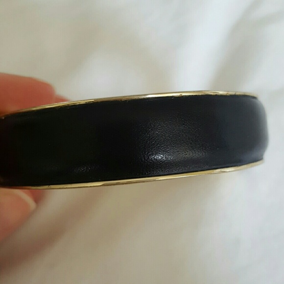 Gold and black leathet bracelet - Picture 2 of 3