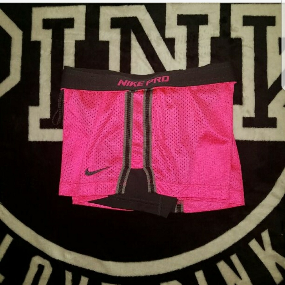 Nwot (S) Nike double layer shorts