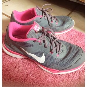 Pink & gray Nike's💖