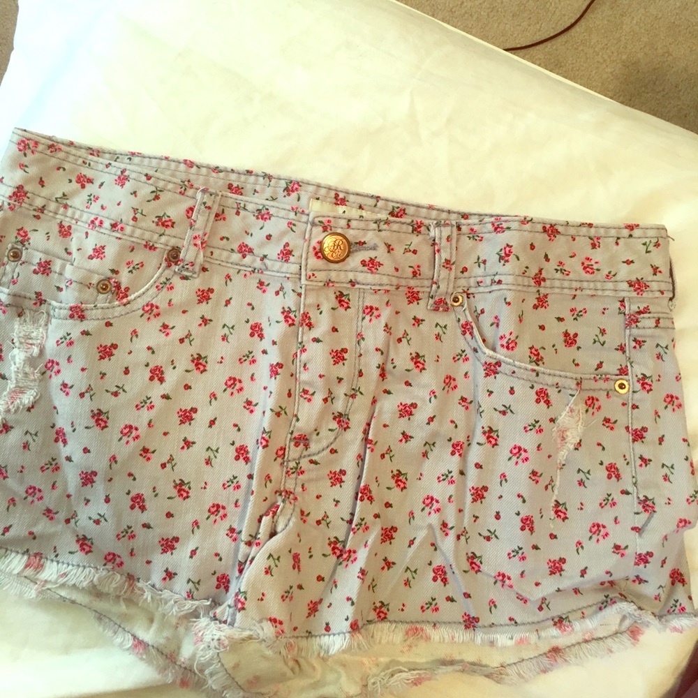 Floral print denim shorts