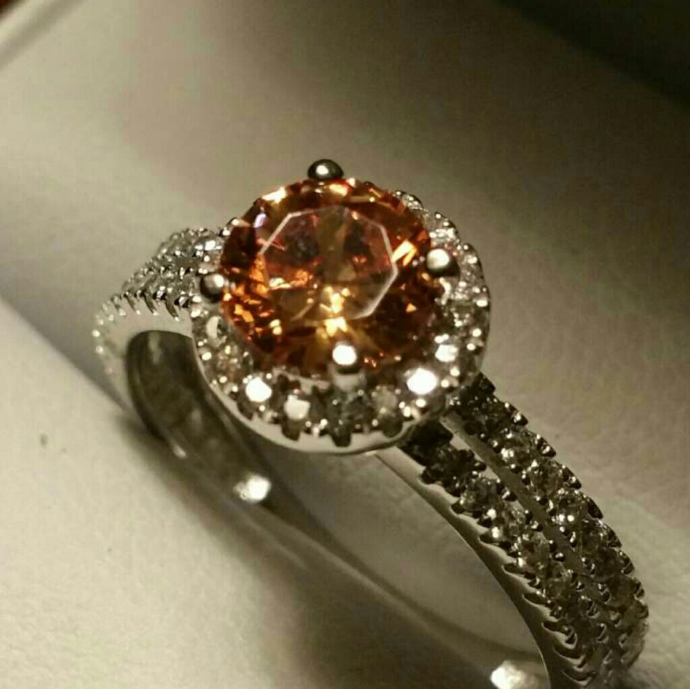 Amazing .925 Sterling Silver 1.33cwts Champagne