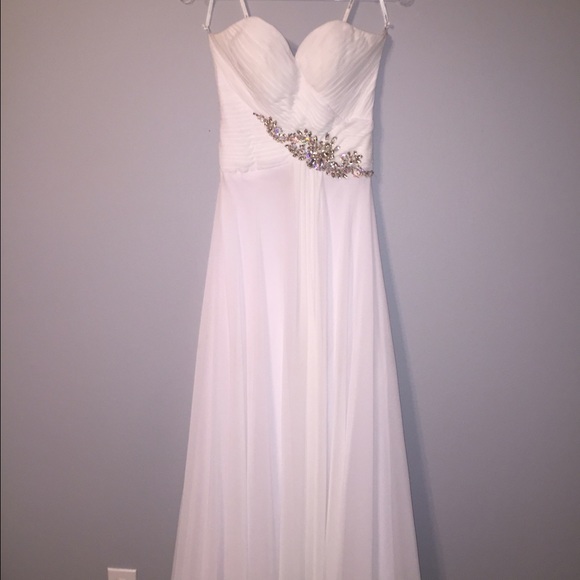 Beautiful White Chiffon prom dress, only worn once - Picture 4 of 6