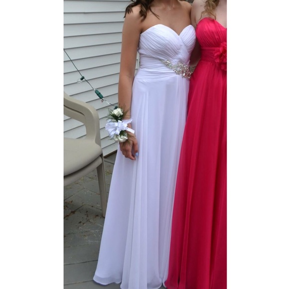 Beautiful White Chiffon prom dress, only worn once - Picture 2 of 6