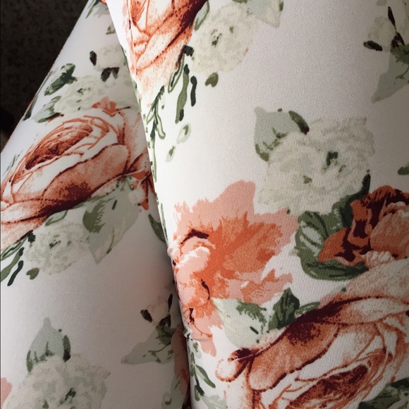 ⚡️HP⚡️Flared Leggings! 🌹 - Picture 2 of 4