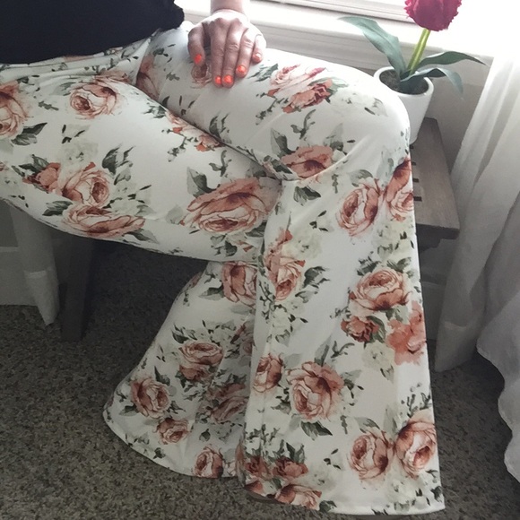 ⚡️HP⚡️Flared Leggings! 🌹 - Picture 3 of 4