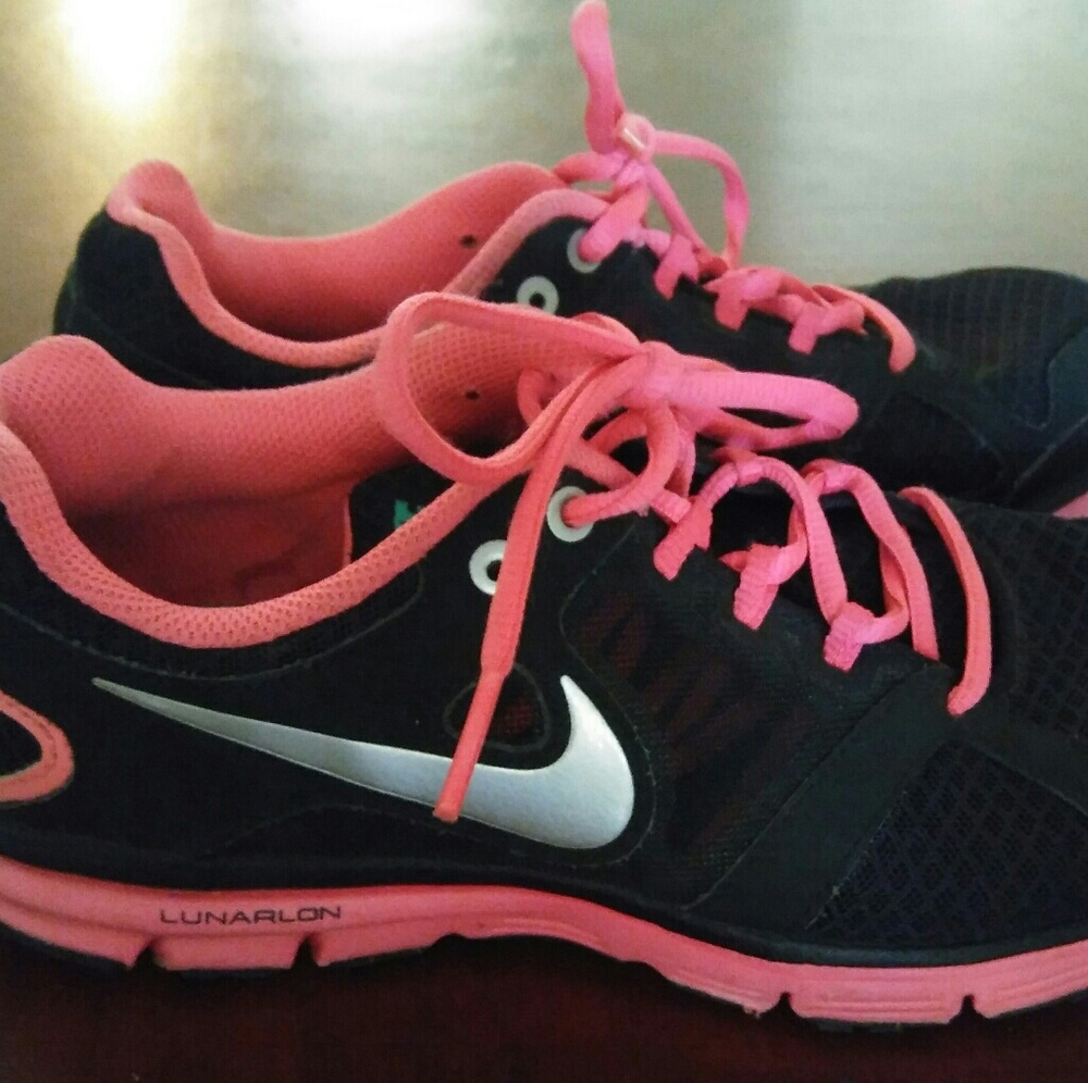 Black and pink Nike