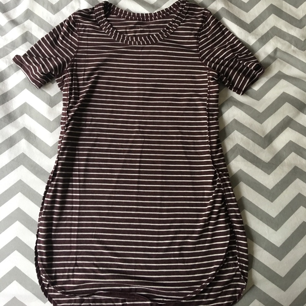 Size 4 Lululemon OM TEE - burgundy/white