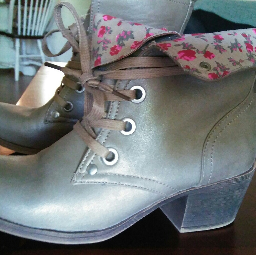 Roxy combat heeled boots