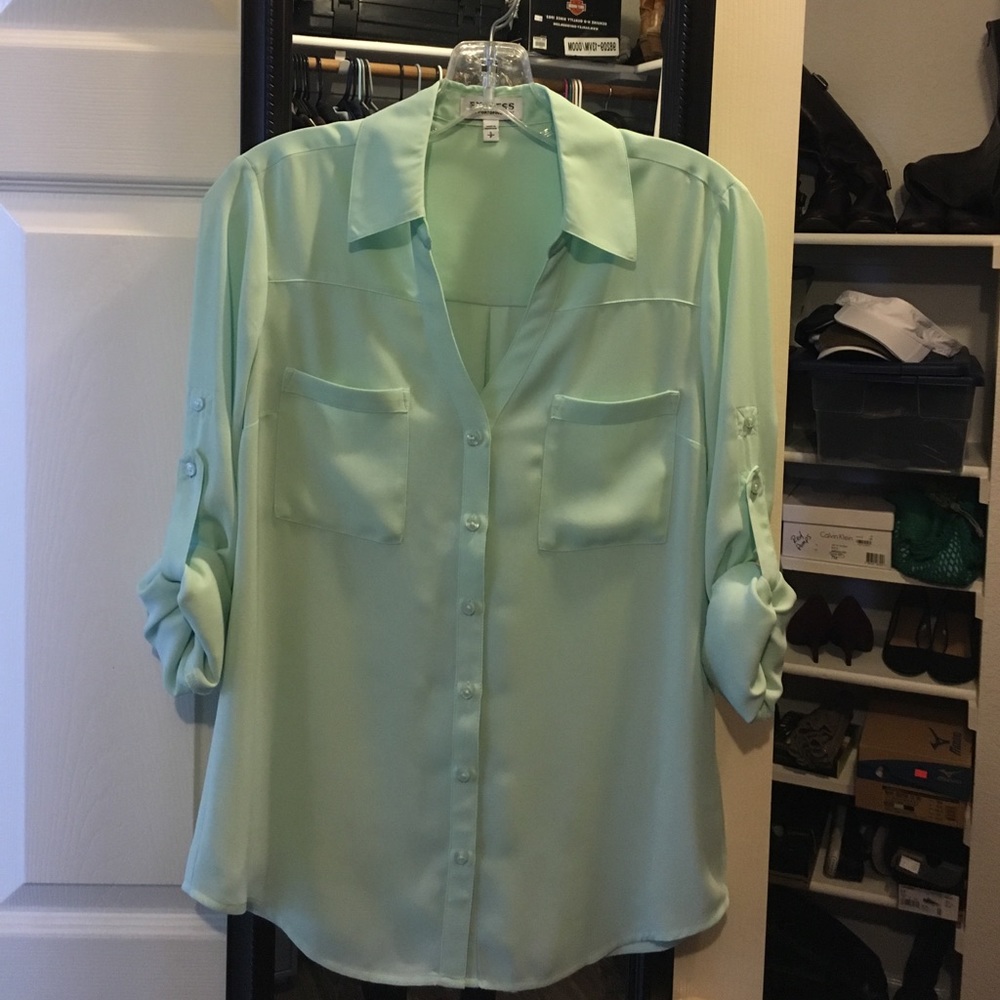 Express Convertible Sleeve Spring Top. 🌿 - Picture 2 of 3