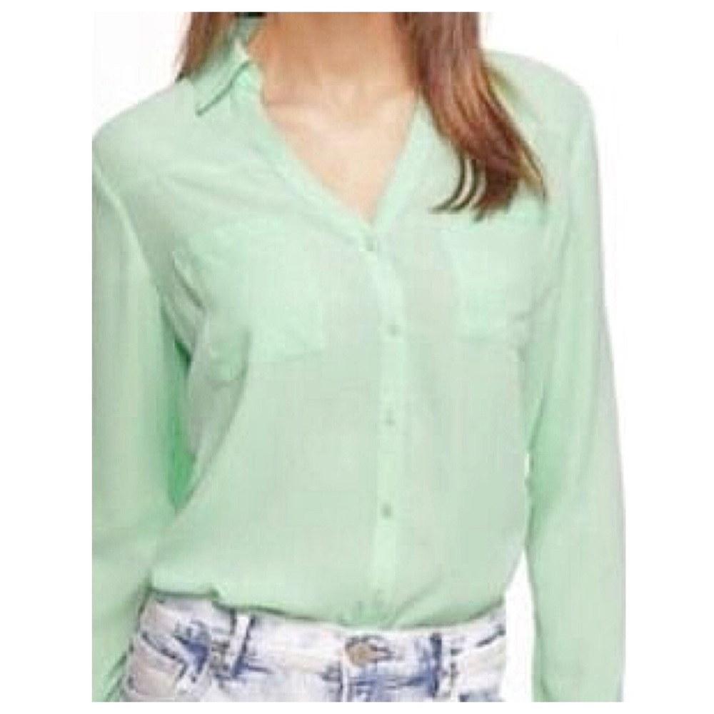 Express Convertible Sleeve Spring Top. 🌿