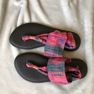 Sanuk Women's sandals size 8