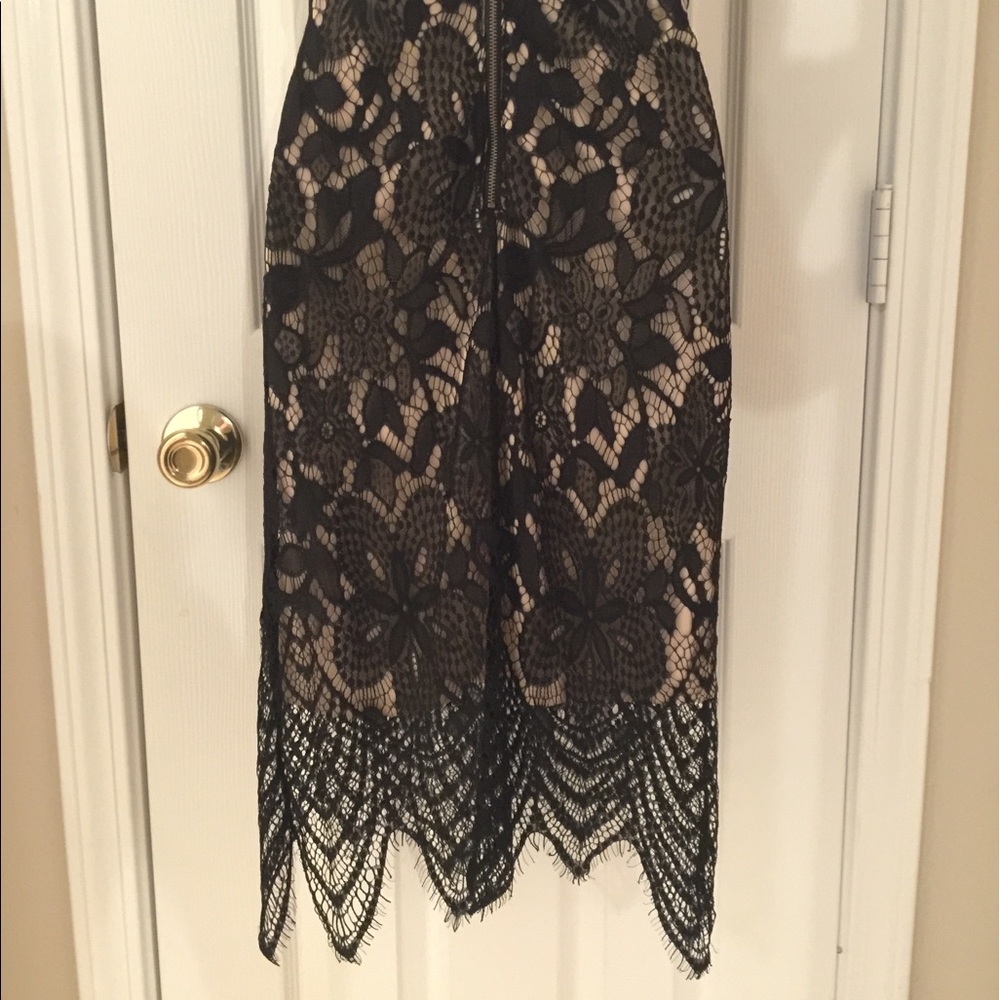 ⭐️🌚GORGEOUS Black Lace Sheath Dress - Picture 5 of 8
