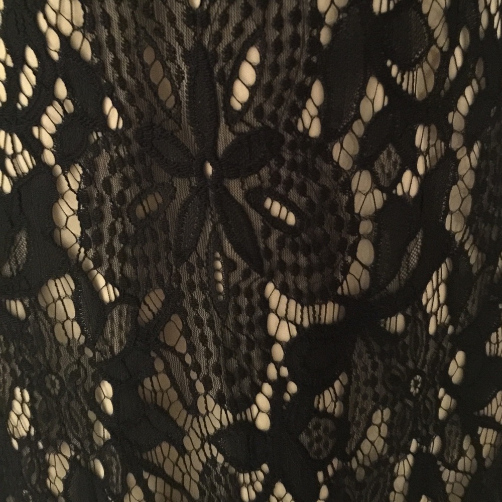 ⭐️🌚GORGEOUS Black Lace Sheath Dress - Picture 7 of 8