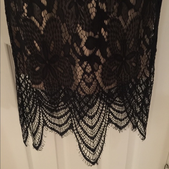 ⭐️🌚GORGEOUS Black Lace Sheath Dress - Picture 3 of 8