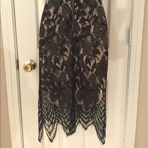 ⭐️🌚GORGEOUS Black Lace Sheath Dress - Picture 5 of 8