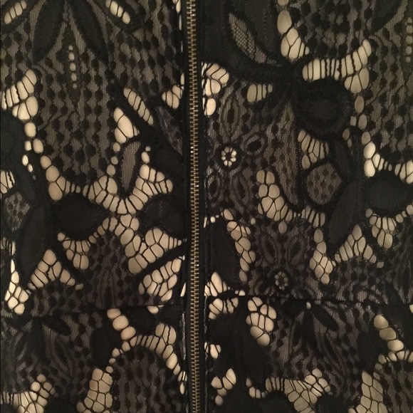 ⭐️🌚GORGEOUS Black Lace Sheath Dress - Picture 6 of 8