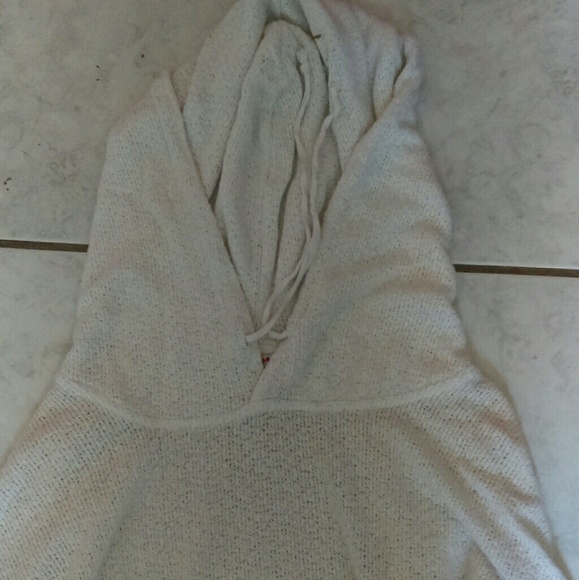 Thin white knitted hoodie - Picture 2 of 3