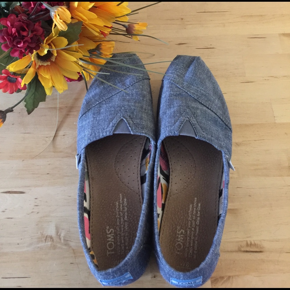 ⛔️SOLD⛔️ TOMS Classic Alpargata Shoes