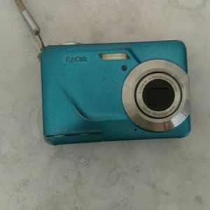Blue Kodak camera with SDcard