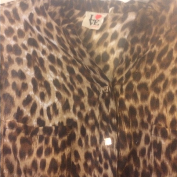 Leopard Print High - Low Tunic Top w/gold buttons - Picture 3 of 8