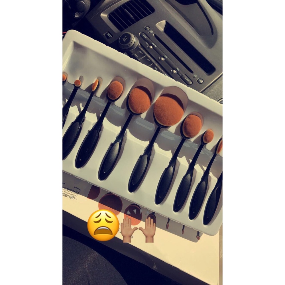 Oval brush set