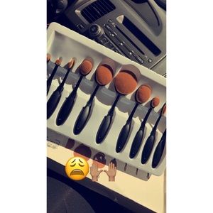 Oval brush set
