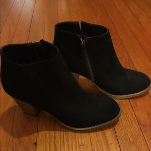 Steve Madden black suede booties