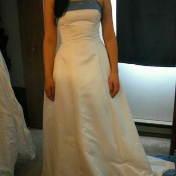 White and Blue Wedding Gown Strapless Size 6. NWT - Picture 2 of 8