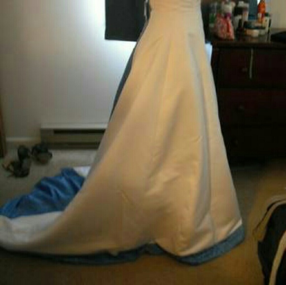 White and Blue Wedding Gown Strapless Size 6. NWT - Picture 3 of 8