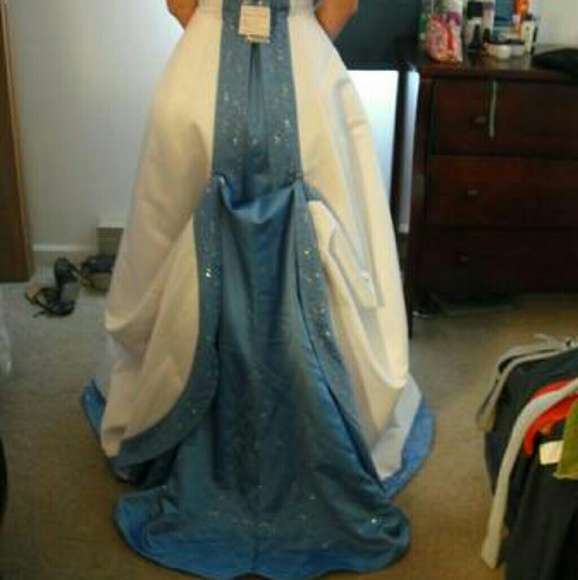 White and Blue Wedding Gown Strapless Size 6. NWT - Picture 4 of 8