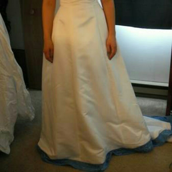 White and Blue Wedding Gown Strapless Size 6. NWT - Picture 6 of 8