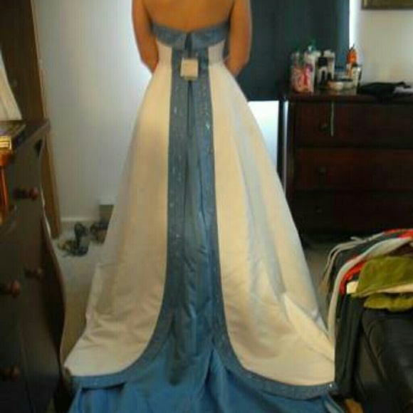 White and Blue Wedding Gown Strapless Size 6. NWT - Picture 8 of 8