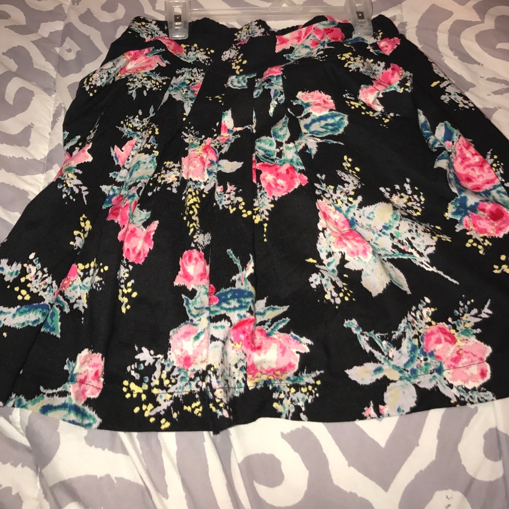 Floral skirt w/ pockets !😍❤️