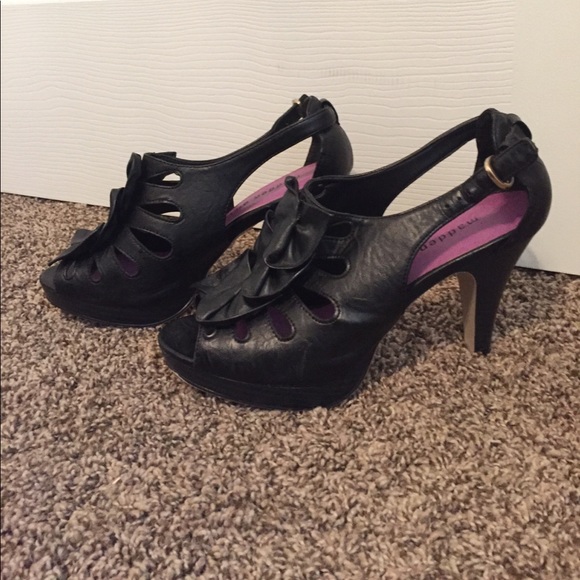 Size 7 Black Madden Girl Heels - Picture 2 of 2