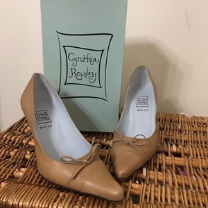 CYNTHIA ROWLEY School Heels in tan