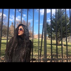 Meet your Posher, Naziba