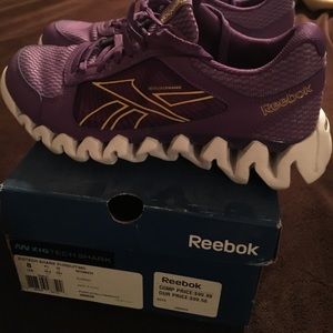 Women's Reebok tennis shoes
