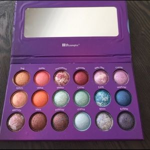 Eye shadow palette