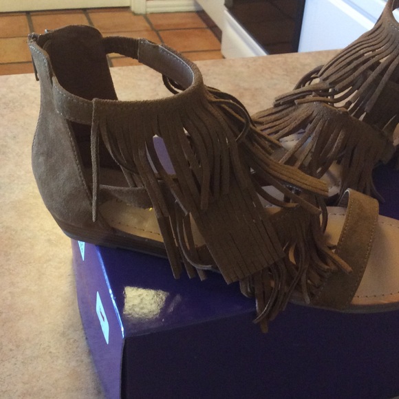 Nwob madden girl Fringe sandals - Picture 2 of 6
