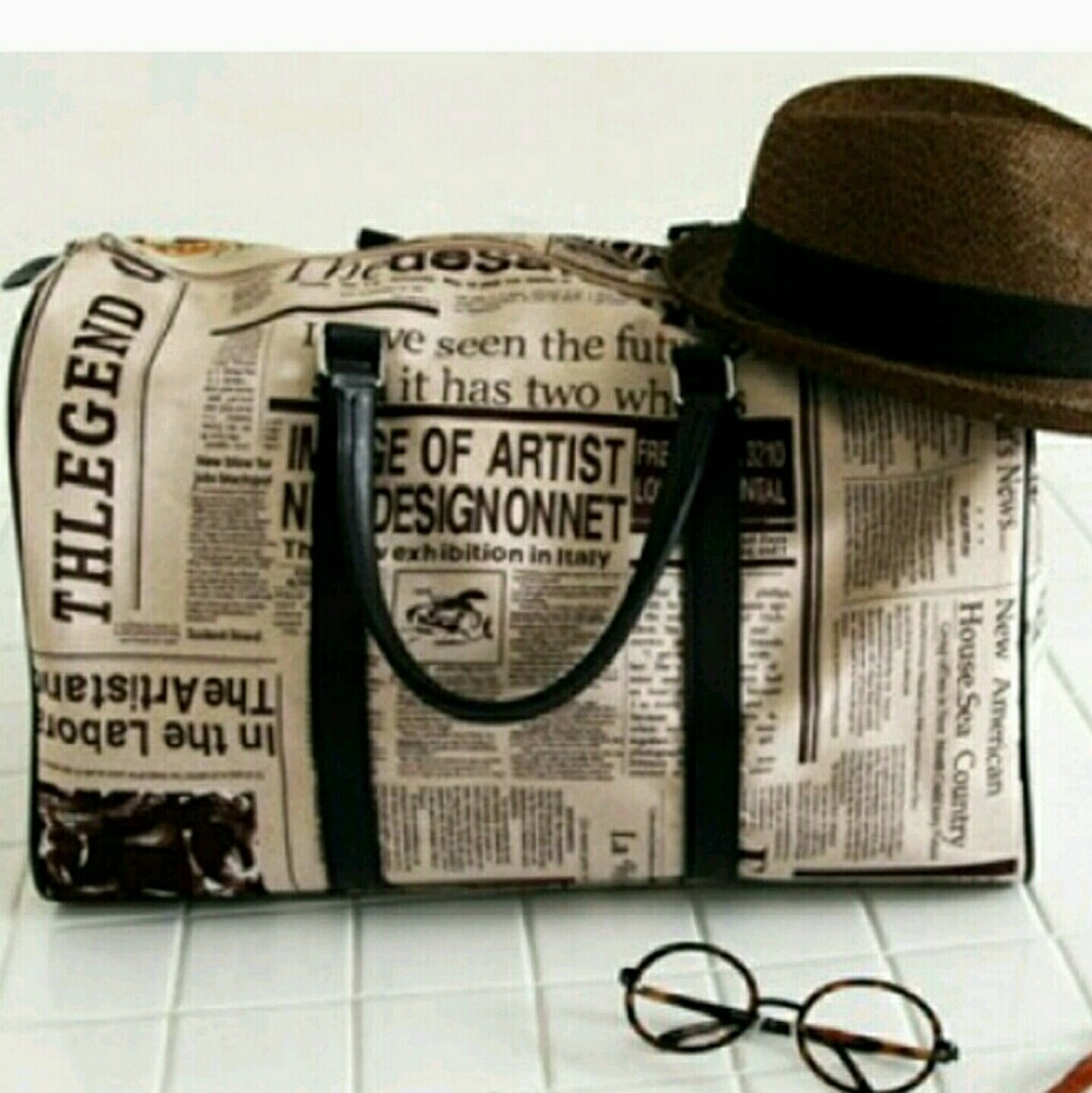 🎉HP🎉   Retro Newsprint bag NWOT