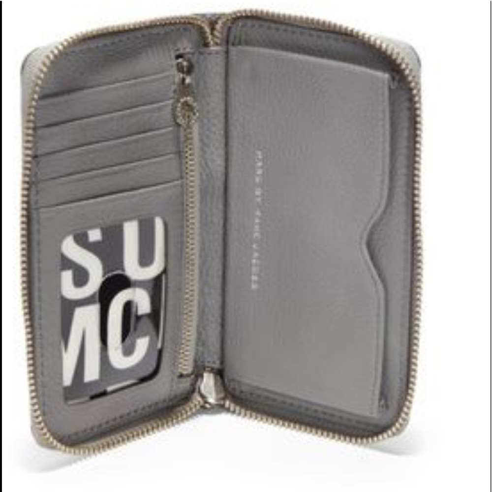 Marc by Marc Jacobs zip up wallet - Picture 2 of 6
