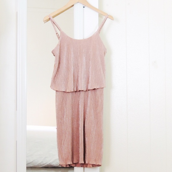 Blush Plisse Crinkle Shimmer Dress Two Layers - Picture 2 of 4