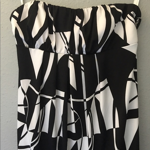 👗Maurice’s strapless dress• 27" top to bottom👗 - Picture 2 of 6