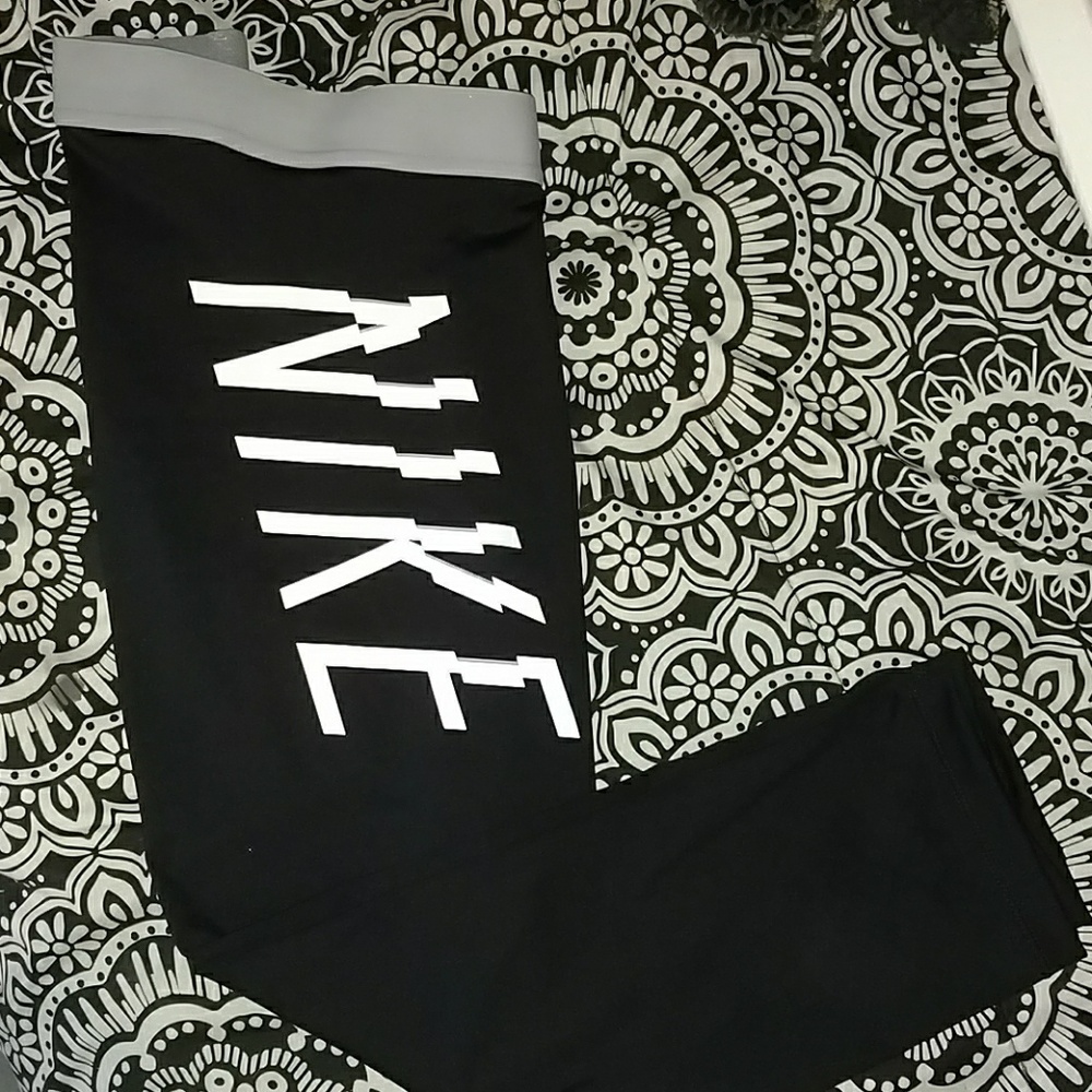 Nike capri leggings
