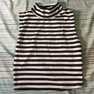 Black and white no sleeve crop top