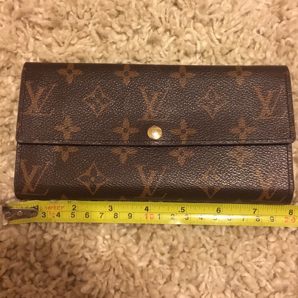 LV Wallet. Used condition. NOT authentic.