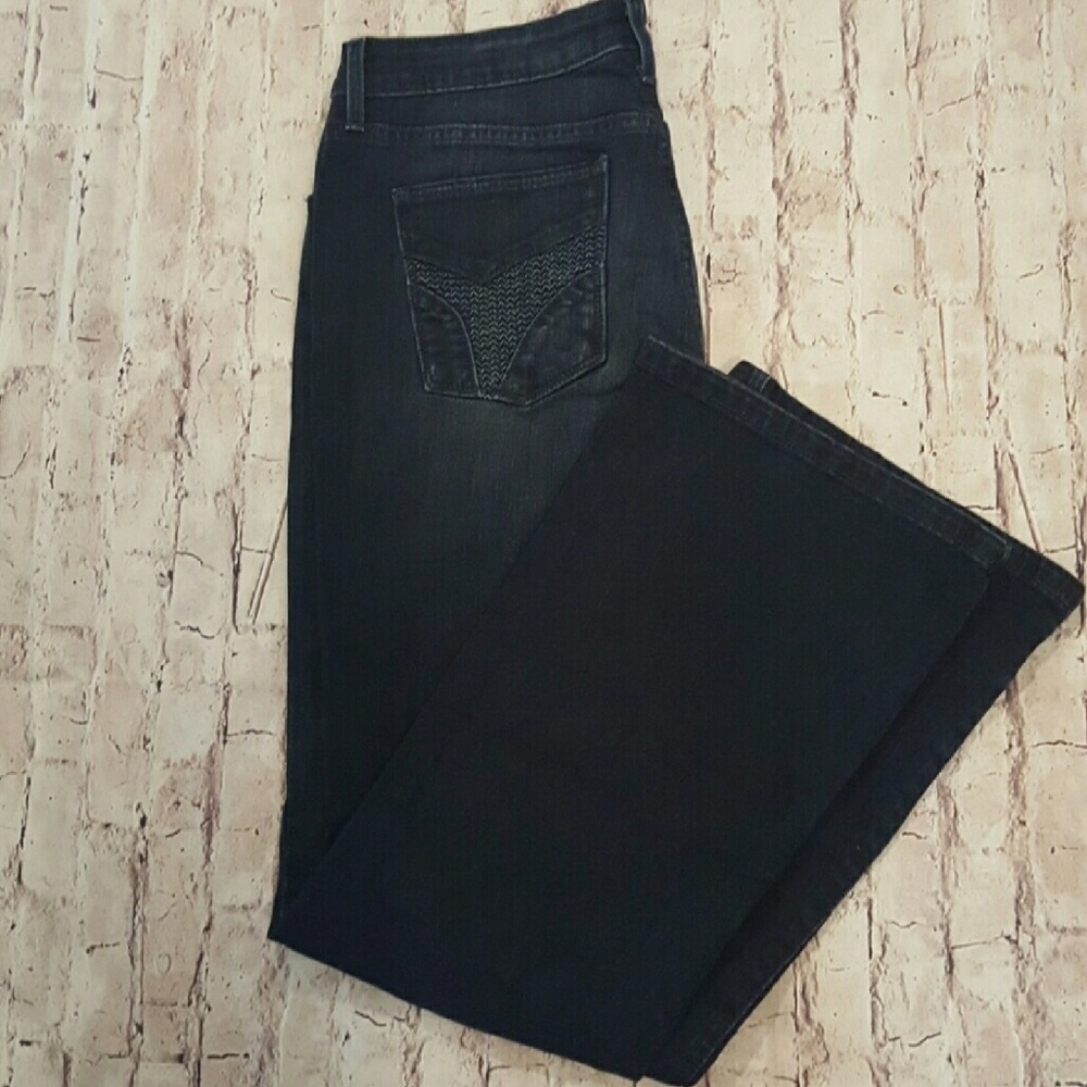 🎉HP🎉Levi's Demi Curve Clasic Bootcut Jeans Sz 31/10